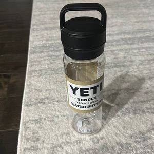 NWT Yeti Yonder water bottle, chug cap, 25oz